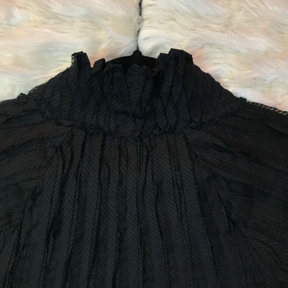 ❤️SALE❤️BCBG Max Azria Ruffle Cropped Jacket Top size XXS - Picture 7 of 11